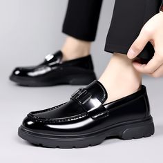 Luxury Brand Mens New Loafers Men Casual Shoes Thick Bottom Men British Brown Wedding Dress Shoes Mens Black Dress Shoes, Men's Wedding Shoes, Slip On Dress Shoes, Men Loafers, Breathable Shoes, Leather Shoes Men, Size Pattern, Formal Shoes, Wedding Men