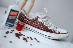 DIY – Como customizar tênis 011 Easy Diy Clothes, Studded Shoes, Boho Boots, Vintage Cowboy, Gym Shoes, Diy Shoes, Painted Shoes