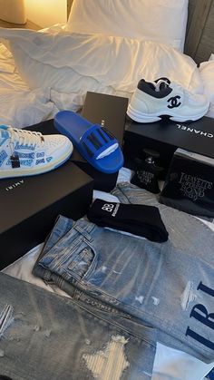 Expensive Gifts For Boyfriend, Boyfriends Birthday Ideas, Mens Luxury Lifestyle, Gangsta Style, Drip Outfit Men, Dope Outfits For Guys, Men Stylish Dress, Chill Fits, Guys Clothing Styles