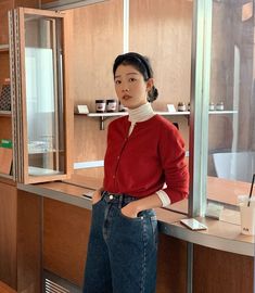 Paris Vintage Fashion, Red Style Outfit, La Fall Outfits, Red Outfits Aesthetic, Japan Fashion Summer, Minimal Outfit Winter, Japan Style Fashion, Work Outfit Winter, Work Winter Outfits