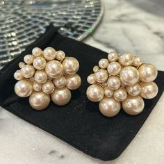 So Elegant For A Special Occasion Or Event. These Are 1980s Clip On Classic Pearl Cluster Button Earrings. A Very Desirable Sought After Vintage Design. Not Sure What Studio Or Design House These Are From But They Are Beautiful. There Are Some Crystal Accents Too. Clip On Styles 1.5” Faux Pearl 14kgp Vintage Box E Retro Clip-on Earrings For Party, Vintage Pearl Earrings, Pewter Earrings, Large Pearl Earrings, Vintage Rhinestone Earrings, Diamond Shape Earrings, Diy Shoe, Iridescent Pearl, Costume Earrings