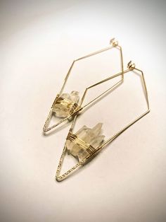 "Light weight, beautiful quartz crystal drop earrings. With healing properties and positive vibes, these earrings will bring a whole new light to your daily routine.  This listing is for one pair of earrings.  Aprox length: 3\"-3.5\" Aprox Width: 1\"-1.5\" Each set is unique and slightly different, that is the nature of using raw stones.   Each package will be gift wrapped.  Personal note can be sent with earrings if being shipped as a gift, just message me after purchase" Raw Crystal Earrings, Saint Anthony, Wire Wrapping Crystals, Crystal Drop Earrings, Crystal Wedding, Crystal Drop, Raw Gemstones, Raw Crystal, Healing Stone