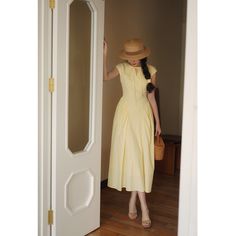 <Color>



 ivory

 Light Yellow






 <Size>



 XS size



 Length: 115cm

 Bust: 81cm

 Waist: 63cm




 Small size



 Length: 124cm

 Bust: 85cm

 Waist: 67cm




 Medium size



 Length: 124cm

 Bust: 89cm

 Waist: 71cm




 Large size



 Length: 125cm

 Bust: 93cm

 Waist: 75cm











 <Material>



 cotton

 Nylon






 ＜Model wearing＞



 Wearing size



 Small size




 Model Dimensions



 Height: 166cm

 Bust: 81cm

 Waist: 66cm Classic Vintage Midi-length Dress For Spring, Classic Vintage Midi Dress For Spring, Vintage A-line Dress For Day Out, Classic Fitted Vintage Dress For Summer, Classic Cotton Vintage Dress For Spring, Classic Knee-length Vintage Summer Dress, Beige Short Sleeve Vintage Dress For Summer, Beige Vintage Short Sleeve Dress For Summer, Classic Midi Dress For Spring Garden Party