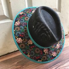 This beautiful Mexican Sombrero has would be perfect to add that special touch to any outfit. MADE IN MEXICO By: Mexican Artisans For: Women Size: Medium 23' Color: black | multi Details: Material: palm straw Fabric canvas design Bottom black suede Inner elastic band Contact us for more details PLEASE READ BEFORE PURCHASE: The picture is an ACCURATE REPRESENTATION.Colors in the pictures may vary a little by effects of light. Each product is handmade from Mexico causing differentiation and minor Bohemian Black Panama Hat For Beach, Black Wide Brim Woven Hat, Black Woven Wide Brim Hat, Black Woven Sun Hat With Flat Brim, Bohemian Black Fedora For Beach, Black Woven Panama Hat With Curved Brim, Black Bohemian Fedora For Beach, Black Bohemian Fedora For The Beach, Black Woven Flat Brim Sun Hat