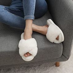 Evshine Women's Fuzzy Slippers Cross Band Memory Foam House Slippers Open Toe Indoor Outdoor Shoes, Beige, Size 7-8 Features: FASHION & ELEGANT: Breathable open-toe along with trendy faux fur design makes these womens slippers stylish and practical. Easily slides in whenever you want your feet relaxed. FUZZY HOUSE SLIPPERS: Fuzzy faux fur upper and footbed surround your foot in cloud comfort, making your feet cozy. A good choice for reducing muscle fatigue after a long day of work. MEMORY FOAM I Cloud Room, Fur Design, Foam Slippers, Indoor Slippers, Presents For Women, Gifts For Wedding, Muscle Fatigue, Summer Sneakers, Fuzzy Slippers