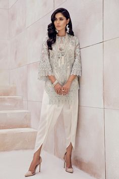 From the Luxury Pret '18 collection, this gorgeous number is unique and fun. A shirt with symmetrical cuts on each side paired with a tulip shalwar. 3 pieces. Tulip Shalwar, Womens Pants Design, Luxury Pret, Womens Pants, Weaving Art, Pants Design, Indian Wear, Semi Formal, Tulips