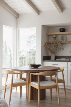 Solid Wood Walnut round fluted pedestal dining table Circle Pedestal Dining Table, Dining Room Chandelier Circle Table, Round Pedistal Dining Table, Round Circle Dining Table, Circular Breakfast Table, Modern Apartment Dining Table, Dining Area Bohemian, Breakfast Circle Table, Ribbed Round Table