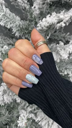 Short Acrylic Nails Designs January, Coffin Xmas Nails, Christmas Color Nails Acrylic, December Color Nails, Winter Nails Gel Short Simple, Blue Snowflake Nails Short, Trending Acrylic Nails Winter, Squoval Acrylic Nails Winter, Winter Nails 2022 Trends Acrylic