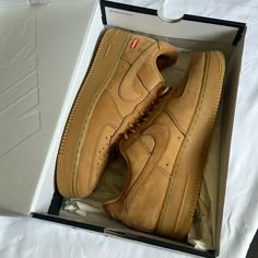 Men’s 9.5 Air Force 1 Low Supreme Flax-Gum Light Brown Light Brown Nike Sweatpants, Nike Air Force Beige, Brown Nike Shoes, Brown Trainers, Air Force Shoes, Shoes Air Force, Nike Shoes Air Force, New Nike Air Force, Nike Brown