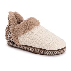 Pull on MUK LUKS? Women's Magdalena Slippers for the coziest toes in town. These relaxed slippers feature a durable indoor/outdoor sole and soft faux fur lining making warmth and comfort effortless. House Shoes Slippers, Bed Bug Bites, Accessories Guide, Clog Slippers, Slippers Cozy, Famous Footwear, Nike Fashion, Slipper Socks, Women's Slippers