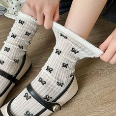 This aesthetic pair of socks features a soft knit texture and tiny bow details Free Size Material: Cotton, Polyester Cute Socks Aesthetic, Socks Aesthetic Outfit, Y2k Socks, Socks Y2k, Cute Ankle Socks, Elegant Socks, Twst Oc, Aesthetic Socks, Aesthetic Bow