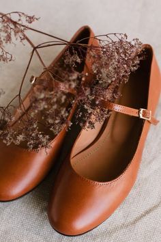 Mary-jane Cognac Brown Genuine Leather Shoes Flat Shoes - Etsy Netherlands Brown Wedding Shoes Women, Brown Leather Mary Janes, Nice Flat Shoes, Ballet Flats Brown, Flat Shoes Outfit, Style Ballet Flats, Brown Leather Ballet Flats, Leather Wedding Shoes, Brown Mary Janes