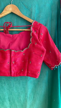 Blous3 Design, Blouse Design Elegant, Scallop Embroidery Blouse, Blouse Works Simple, Buttas Blouse Design, Very Simple Blouse Designs, Simple Works On Blouses, Pink Blouse Designs For Saree Simple, Simple Blouse Maggam Designs