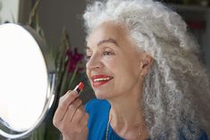 These five lipstick mistakes are secretly making you look older—here's how to apply lipstick for aging lipsfine linesor wrinkles. Nyx Liquid Eyeliner, Nyx Eyeliner, Best Lipstick Color, Southern Living Recipes, Bright Lipstick, Bold Lip Color, Natural Lip Colors, Lips Shades, How To Apply Lipstick