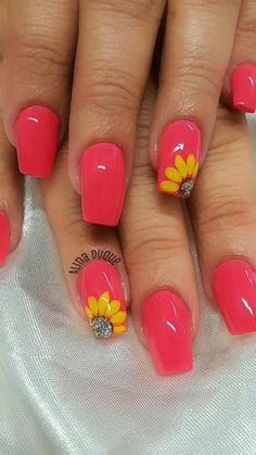 Bright Pretty Nails, Royal Blue Flower Nail Designs, Party Food Main Course, Sns Summer Nails 2023, Sunflower Pedicure Ideas Toenails, Cute Summer Gel Nails Designs, Bright Nails With Flowers, Coral Nails With Flower Design, Happy Summer Nails