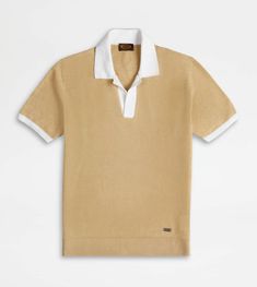 Short-sleeved polo shirt in linen knit with ribbed collar and hems. A refined summer wardrobe evergreen, enriched by the leather tag on the bottom with stamped Tod's logo. Leather Tag, Gift Boutique, White Beige, Trainers Women, Summer Wardrobe, Custom Made, Knitwear, Ready To Wear, Polo Shirt