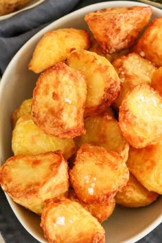 Best Air Fryer Roasted Potatoes, Airfry Roast Potatoes, Air Fryer Roasted Potatoes Recipes, Roast Potatoes Air Fryer, Air Fryer Potatoes Baked, Air Fryer Roast Potatoes, Airfryer Roasted Potatoes, Roast Potatoes In Air Fryer, Crispy Potatoes Air Fryer