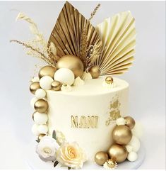 Party supplies Cake With Balls Decoration, Cake With Gold Balls, Gold And White Cake Birthday, Birthday Cake Gold And White, Bohemian Birthday Cake, Boho Themed Cake, White And Gold Birthday Cake, Bohemian Cakes