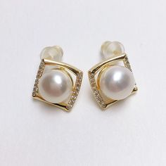 Minimalist Elegance. These chic earrings showcase lustrous freshwater pearls, framed by subtle square zircons for a touch of sparkle. Perfect for everyday sophistication. Pearl Type: Freshwater Pearls Pearl Quality: [Shape]: Flattened Round [Size]: 8-9mm [Blemish]: Minimal - None [Luster]: High Material: Thick 18k Gold Plated Brass Note: Every pearl is unique. Items may vary from the pictures. Elegant Rectangular Pearl Drop Earrings, Elegant Square Earrings For Anniversary, Elegant Square Earrings For Formal Occasions, Freshwater Pearl Earrings, Chic Earrings, Gold Pearl Earrings, Freshwater Pearls Earrings, Pearl Types, Simple Earrings