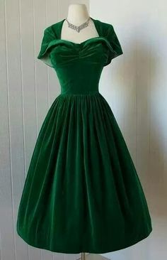 1950S Vintage Prom Dress Green Velvet Gown, Velvet Homecoming Dress, Velvet Dress Plus Size, Velvet Gowns, Vintage Homecoming Dresses, Prom Dress Green, Vintage Prom Dress, Vestidos Retro, Velvet Party Dress