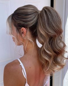 A ponytail is not just a hairstyle; it's a way of life – cute, carefree, and charming. Be a ponytail princess in a world of ordinary hairstyles – because Trending Ponytail Hairstyles, Trendy Ponytail Hairstyles, Curled Ponytail Hairstyles, Bridesmaid Ponytail, Trendy Ponytail, The Perfect Ponytail, Fancy Ponytail