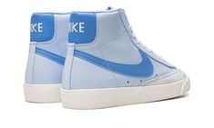 Blazer Mid FD0304 400 Nike Blazer Blue, Blazer Shoes, Nike Shoes Women Fashion, Nike Blazers, Blazers Shoes, Cute Nike Outfits, Preppy Shoes, Pretty Shoes Sneakers, All Nike Shoes