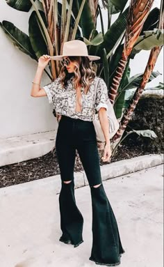 Look Hippie Chic, Country Concert Outfits, Country Style Outfits, Looks Country, Stil Boho, Nashville Outfits, Western Style Outfits, Western Outfits Women, Pastel Outfit