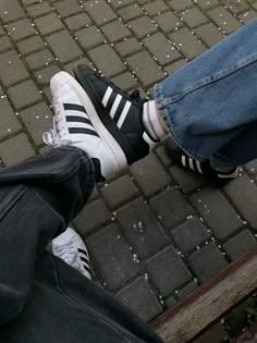 Adidas Aesthetic, Adidas Superstar Outfit, Superstar Outfit, Adidas Superstar Black, Superstar Adidas, Outfits Jeans, Adidas Outfit, Swag Shoes, Instagram Photo Inspiration