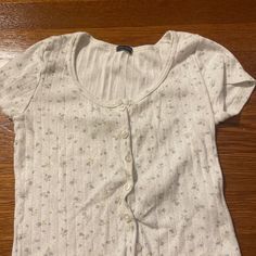 No Damage! Never Worn Floral Button Up, Brandy Melville Tops, Brandy Melville, One Size Fits All, Brandy, White Blue, Button Up Shirts, Blue White, Button Up