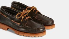 Choose the handmade leather boat shoes with a Vibram rubber sole, in smooth aged calfskin. A classic for the winter. Diamond Socks, Top Sider Shoes, Leather Boat Shoes, Desert Boots, Lug Sole, Handmade Leather, Leather Fashion, Leather Heels, The Winter