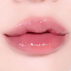 It is a lightweight Plump Lips Aesthetic, Wonyoung Lips, Lips Aesthetic, Aesthetic Cosmetics, Desired Face, Korean Lips, Face Details, Douyin Makeup, Plump Lips