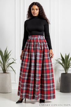 Elegant Plaid Maxi Dress Plaid Maxi Dress, Trendy Christmas Outfits, Makes You Beautiful, Flowing Skirt, Fitted Bodice, Black Maxi Dress, Red Plaid, Plaid Pattern, Christmas Outfit