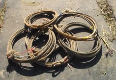 there are many different types of rope on the ground