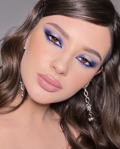 Blue Eyeliner Makeup, Makeup Ojos, Maquillage On Fleek, Gold Makeup Looks, Mekap Mata, 20 Makeup, Makeup Steps, Celebrity Makeup Looks