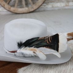 Fall Rodeo Hat Band With Feathers, Feather Hat Bands For Western-themed Fall Events, Green Feathers, Silver Hats, Beaded Hat Bands, Kids Belt, Beaded Hat, Turkey Feathers, Feather Hat