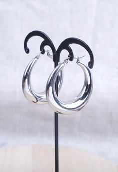 Chunky hoop earrings. Dimensions: 40 mm. Thickness from 4 mm to 8.5 mm. The hoops are made of hypoallergenic stainless steel, water resistant and weather resistant. To maintain their shine, it is advisable not to expose them to aggressive products such as shampoos, soaps, perfumes. Delivered with an organza gift bag. Sending by followed letter. Chunky Hoop Earrings, Organza Gift Bags, Steel Water, Gift Bag, Weather Resistant, Jewelry Earrings Dangle, Dangle Drop Earrings, Dangle Earrings, Water Resistant