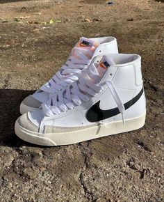 Pretty Sneakers, Dr Shoes, Jordan Shoes Girls, Pretty Shoes Sneakers, All Nike Shoes, Nike Blazer Mid 77, Nike Blazer Mid, Converse Style, Cute Nike Shoes