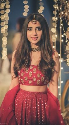 Summer Dress Indian Style, Hairstyle Ideas With Lehenga, Engagement Photos Indian Outfits, Lahanga Photo Poses, Lahanga Hairstyles, Hairstyle With Lenga, Lenga Choli Hairstyle, Hairstyle On Lengha Choli, Ghagra Look For Wedding