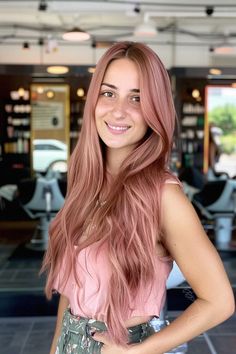 Woman with stunning rose gold hair color. Chic Hair Color, Hair Color Inspiration