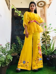 Fancy Haldi Outfit, Haldi Dress Ideas, Plazo Pant, Function Dress, Haldi Dress, Long Blouse Designs, Indian Bridesmaid Dresses, Haldi Outfits, Haldi Outfit