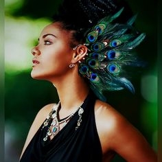 Gorgeous, Off On Guard, Peacock Feather Ear Cuffs, Dramatic Effect, Costume, Night Out, New In Package! Peacock Feather Fashion, Feather Earrings Outfit, Feather Ear Cuff, Peacock Feather Earrings, Feather Fashion, Earrings Outfit, Expensive Jewelry Luxury, Jewelry Luxury, Expensive Jewelry