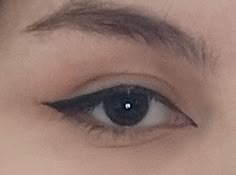 Eyeliner For Downturned Eyes, Eyeliner Inspo, Maquillaje Aesthetic, Prom Eye Makeup, Learn Makeup, Doll Eye Makeup, Makeup Tutorial Eyeliner, Swag Makeup, Eye Makeup Pictures