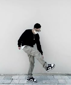 Dunk Low Panda Outfit Man, How To Style Panda Dunks, Panda Dunks Outfit Mens, Nike Dunk Panda Outfit, Black Jordans Outfit, Black And White Outfit For Men, Nike Dunk Low Outfit Men, Asian Male Fashion, Ootd Men Outfits