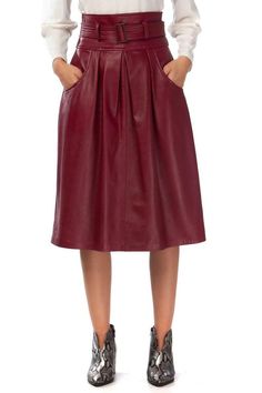 Plated Skirt Outfit, Mid Skirt Outfits, Outfit Leather Skirt, Brown Skirt Outfit, Plated Skirt, Fit Y2k, Skirts Red, Mid Skirt, Pedal Pushers