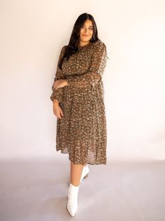 Elastic Waistband Dress For Fall Daywear, Fall Dress With Elastic Waistband For Daywear, Plus Size Denim Skirt, Bates Sisters Boutique, Plus Size Denim, Modest Style, Tie Waist Dress, A Plus, Floral Midi Dress