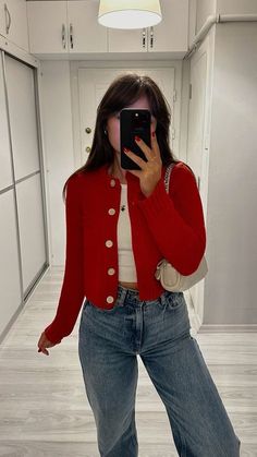 College Chic Outfits, Red Outfit Office, How To Style A Red Cardigan, Outfits With Red Cardigans, Cardigan Red Outfit, How To Style Red Cardigan, Red Cardigan Outfit Winter, Red Cardigan Outfit Aesthetic, Red Cardigan Outfit