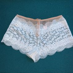 Delicate Lace Brief Bottoms For Summer, White Lace Brief Bottoms, White Delicate Lace Brief Bottoms, White Delicate Lace Briefs, White Lace Briefs, White Fitted Brief Shorts, Fitted White Brief Shorts, White Stretch Lace Shorts, White Lace Loungewear Bottoms