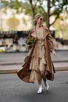 Fall Dress Trends, How To Wear Blazers, Dots Fashion, Silver Cocktail Dress, 2020 Fashion Trends