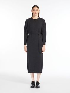 This straight-cut midi dress is crafted from luxurious pure wool yarn. It features a round neckline and long saddle sleeves with ribbed edges. The matching belt allows you to accentuate the feminine silhouette. Feminine Silhouette, Wool Dress, Max Mara, Straight Cut, Wool Yarn, Dress Making, Round Neckline, Dark Grey, Dress Outfits