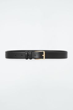 No modern wardrobe is complete without a classic black belt. This one has been crafted in Italy from chrome-free leather that has a slight sheen, and fastens with a rectangular silver-tone buckle. 100% Leather Total length of size XS/S is 33.46", Total length of size M/L 38.18" Black Belt Women, Simple Belt, Belt Outfit, Winter Capsule, Belt Women, Winter Capsule Wardrobe, 2024 Christmas, Belt Jewelry, Women Magazines